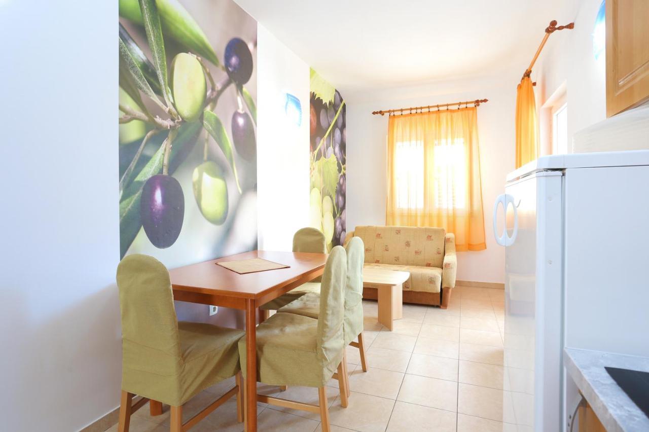 Apartments By The Sea Seget Vranjica, Trogir - 13771 외부 사진