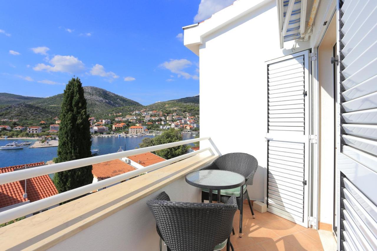 Apartments By The Sea Seget Vranjica, Trogir - 13771 외부 사진
