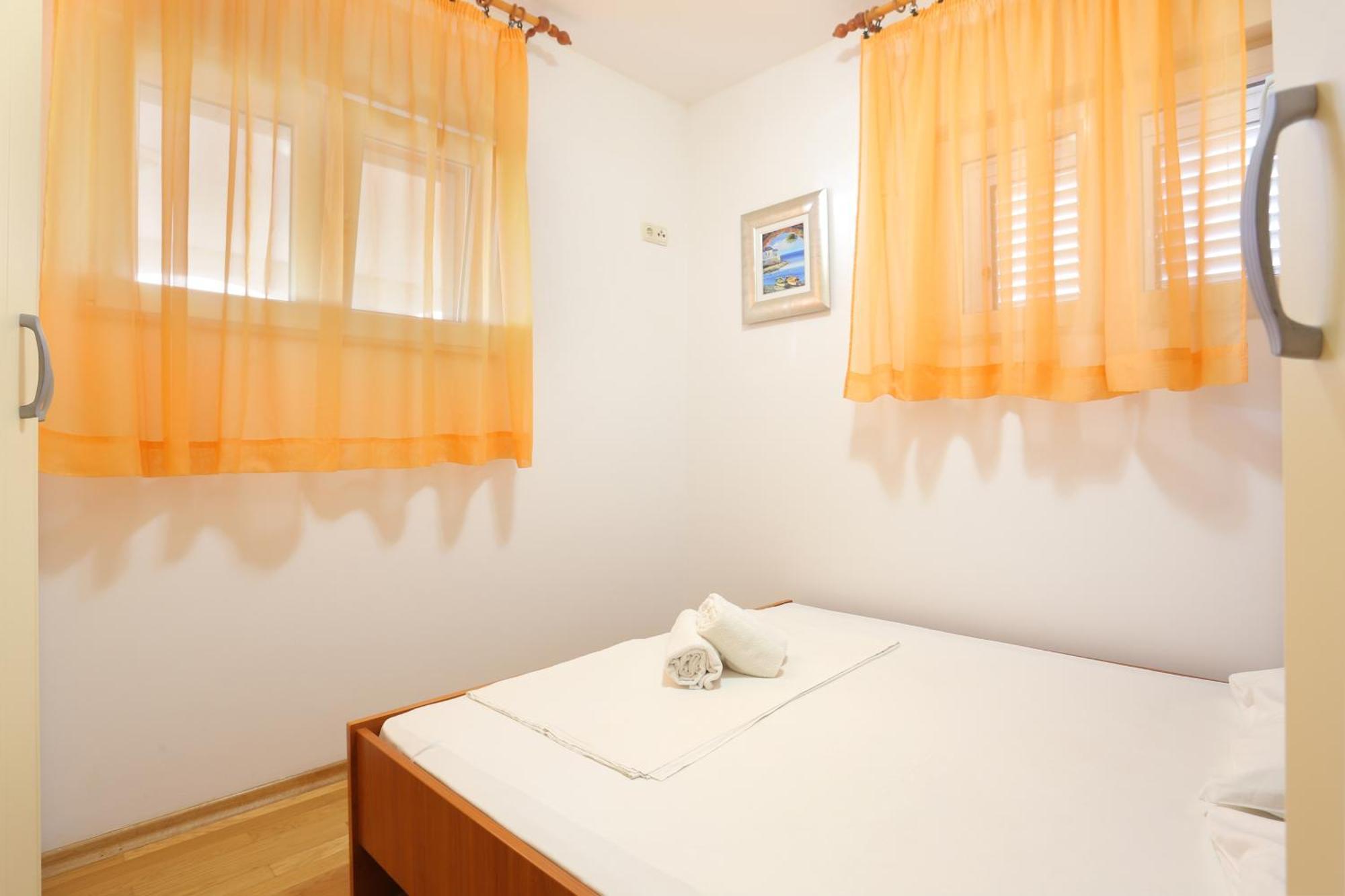 Apartments By The Sea Seget Vranjica, Trogir - 13771 객실 사진